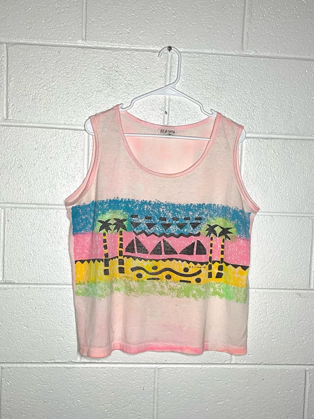 < Vintage Beach Theme Colorful Lightweight Tank Top >